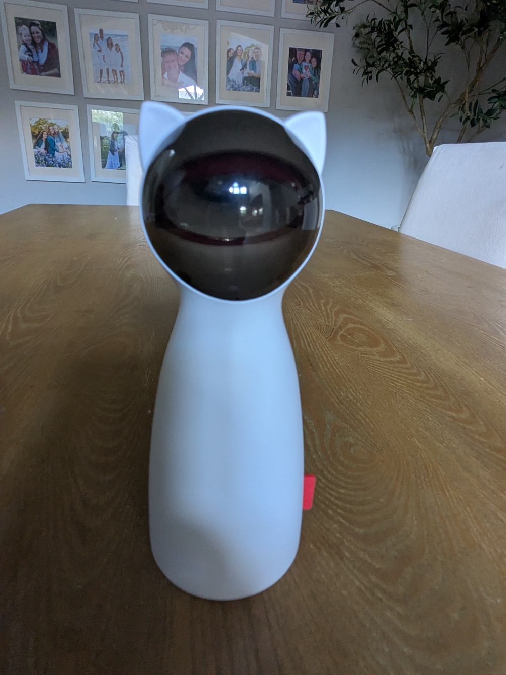 White Cat-Shaped Automatic Red Laser Cat Toy